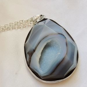 Agate pendant necklace
